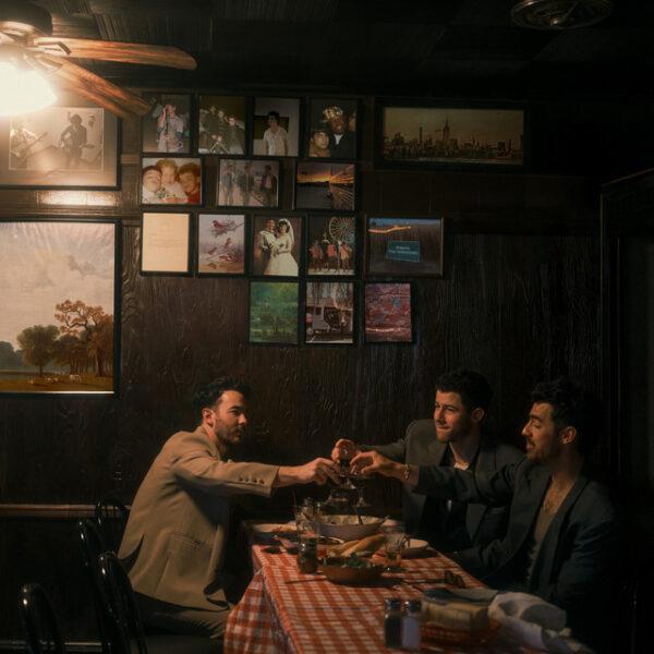 [JONAS BROTHERS] GREETINGS FROM YOUR HOMETOWN (USA)
